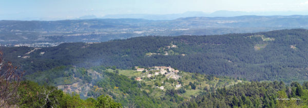 Chazeaux , the perched village